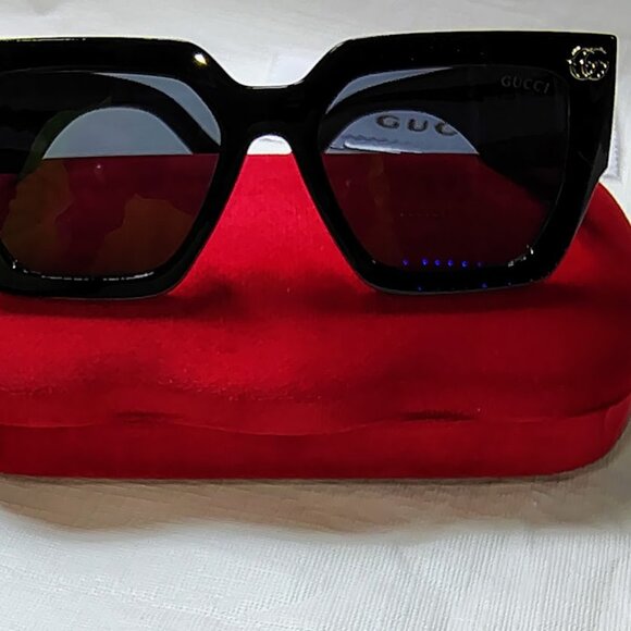 WOMEN'S GUCCI SUNGLASSES, MADE IN ITALY - NEW IN CASE! - Picture 1 of 5